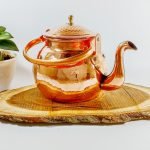 قوری مسی چکشی متوسط با دسته مسی