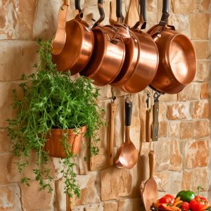 آیا ظروف مسی روی طعم غذا تأثیر می‌گذارد؟