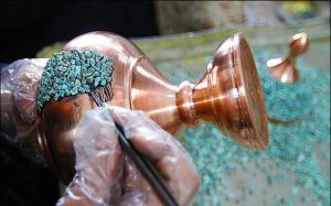 ویژگی های ظروف مسی فیروزه کوبی شده